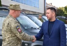 Андрей Стрихарский передал еще 5 внедорожников на нужды ВСУ