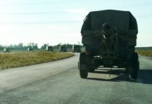 РФ перебрасывает в Беларусь на аэродром комплексы С-300 и другую технику (фото)