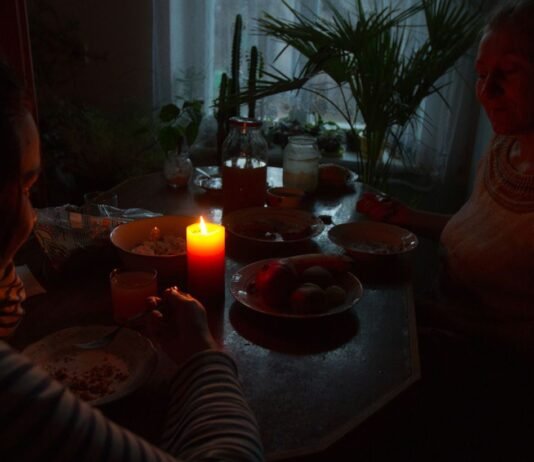 Киевлян предупредили о возможных временных отключениях света: что известно