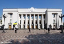 Военное положение и всеобщую мобилизацию в Украине продлили на три месяца