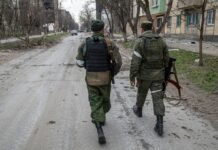 Россияне вывозят из ОРЛО в Чечню “трудных” подростков на военное “перевоспитание”