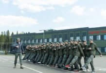 РФ для школьников в оккупации утвердила униформу в стиле послевоенных времен, — ЦНС