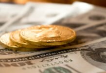 Уперше в цьому столітті: частка долара впала до мінімуму у валютних резервах