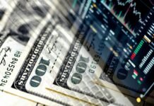 Євро різко падає, долар стабільний: курс на 14 квітня та чи приймають банки “старі” долари