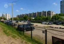 Суд у Києві зобов’язав демонтувати незаконну автостоянку на Троєщині