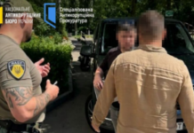 Tesla та $88 тисяч хабаря: на Кіровоградщині викрили екс-посадовця прокуратури