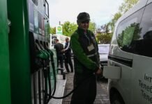 Українські АЗС мають підстави знизити ціни, – АМКУ