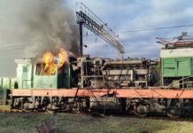 РФ вдарила по локомотиву на Харківщині, є поранені