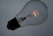 Борги за світло: які штрафи та витрати можуть понести українці у 2026 році