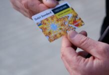 Старі картки Ощадбанку: за що з 1 серпня почнуть списувати більше грошей