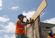 Дефіцит кадрів: чому український бізнес не наймає іноземців