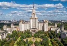 Російська влада розглядає повернення виїзних віз