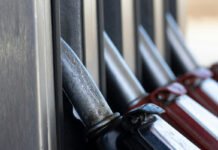Ні краплі за кордон: у РФ продовжили заборону на експорт бензину