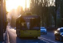Чи потрібно пропускати маршрутку, яка рушає із зупинки: що насправді вимагають ПДР