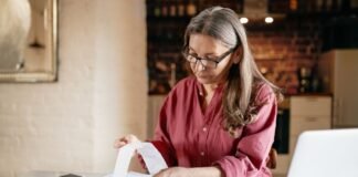 Українці можуть платити менший податок із зарплати: хто має право