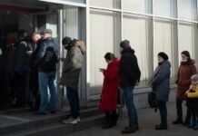 Росіяни почали масово знімати гроші з рахунків через страх конфіскацій