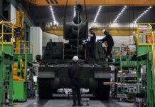 Армія США обрала Hanwha для розробки нової мобільної 155-мм гармати