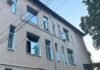 Росія влучила на територію дитячої лікарні в Києві, утворилась велика вирва (фото)