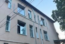 Росія влучила на територію дитячої лікарні в Києві, утворилась велика вирва (фото)