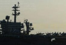 Умови на авіаносці США після понад 250 днів у морі викликали тривогу
