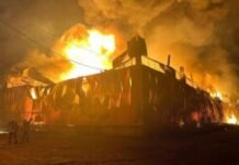 У Броварах після атаки дронів горять склади