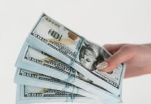 Коли НБУ скасує валютні обмеження: ліміти на картки та перекази