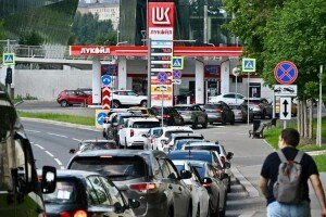 У Москві знову помітили довгу чергу на АЗС