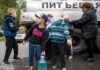 У Тюмені люди масово стоять у чергах за питною водою через забруднення водопроводу