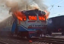 Ворог ударив дроном по електропоїзду на Харківщині
