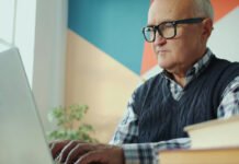 Робота на пенсії: коли переглядають розмір виплат і як їх збільшити