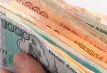 Росіяни знімають мільярди з рахунків: вкладники побоюються вилучення грошей