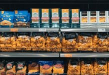 Дефіцит продуктів в Україні: чи закриються «Сільпо» та «АТБ» через обстріли
