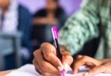 В Індії зростає недовіра до системи іспитів
