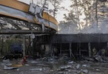 Росіяни знову вдарили по АЗС у Києві
