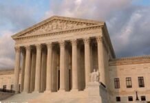 Верховний суд США заблокував план Трампа щодо поштового голосування