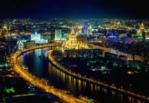 Російська влада заявила про нову хвилю безпілотників у напрямку Москви