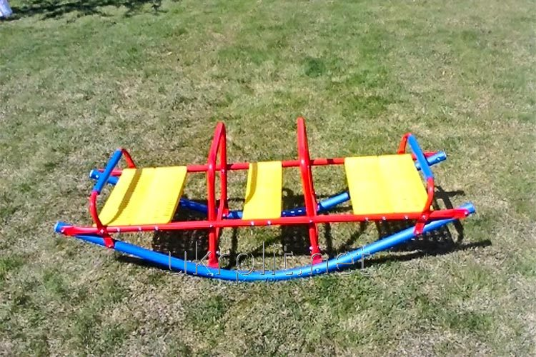 Качеля трехместная качалка