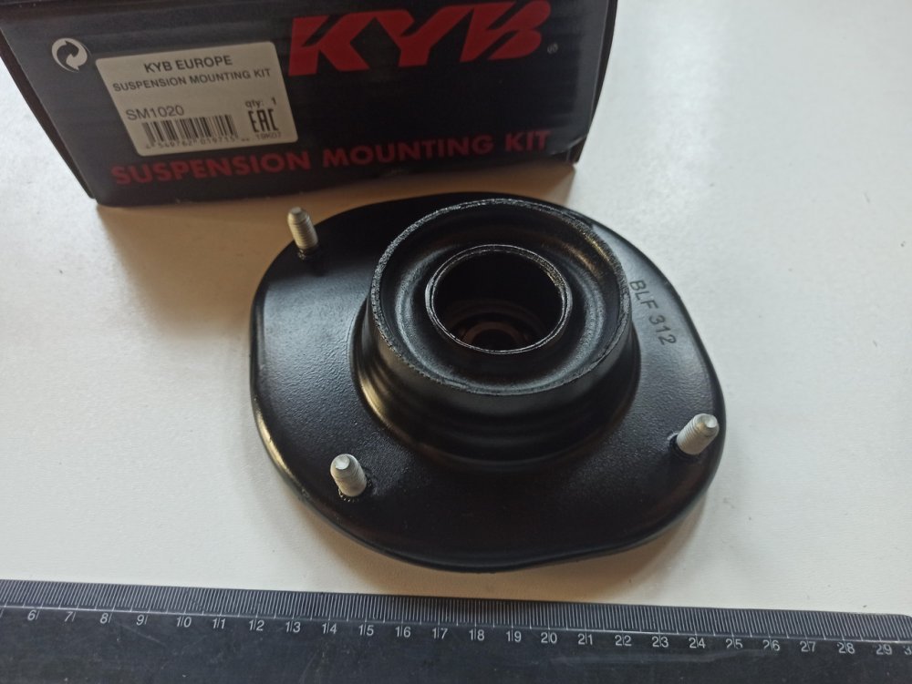 Опора передней стойки Lanos левая, Kayaba (SM1020)