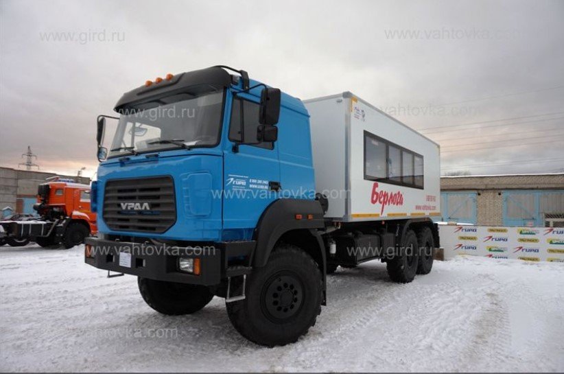 Вахтовый автобус Урал 4320, 18 мест, с багажным отсеком