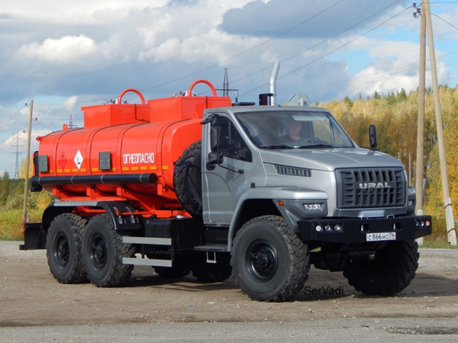 Бензовоз АЦ-10 Урал-4320, автоцистерна для светлых нефтепродуктов