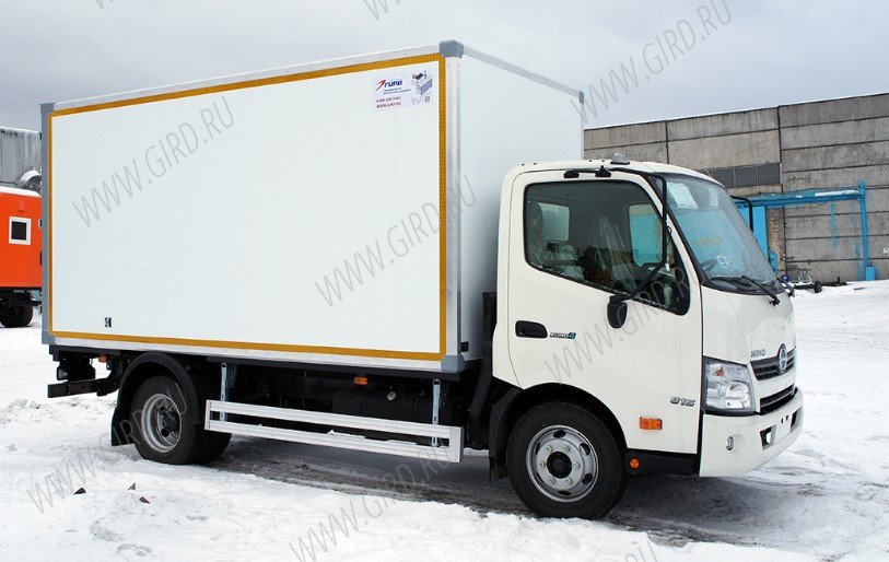 Изотермический фургон HINO 300 XZU710L-HKFRPW3