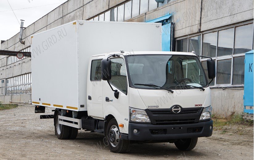 Изотермический фургон HINO 300 XZU720L-QKFRPW3