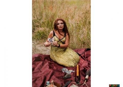 Таролог. Прием лично Киев и онлайн консультации.